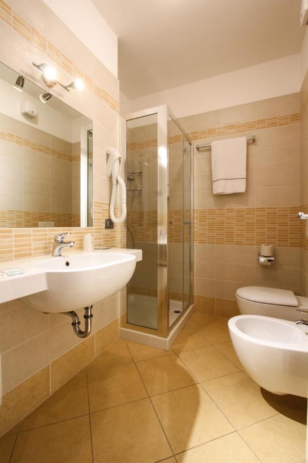 Thai Orchidee Restaurant&Rooms Garda  Ngoại thất bức ảnh