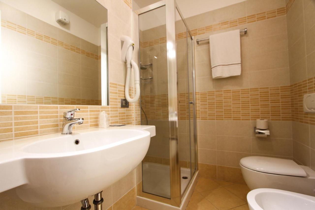 Thai Orchidee Restaurant&Rooms Garda  Ngoại thất bức ảnh