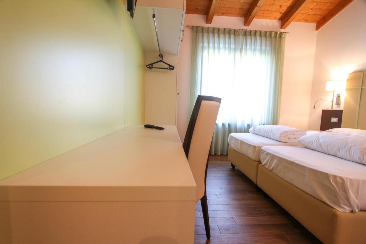 Thai Orchidee Restaurant&Rooms Garda  Ngoại thất bức ảnh