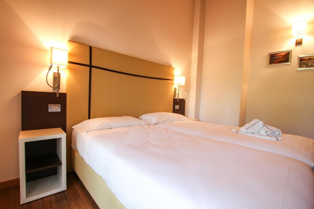 Thai Orchidee Restaurant&Rooms Garda  Ngoại thất bức ảnh