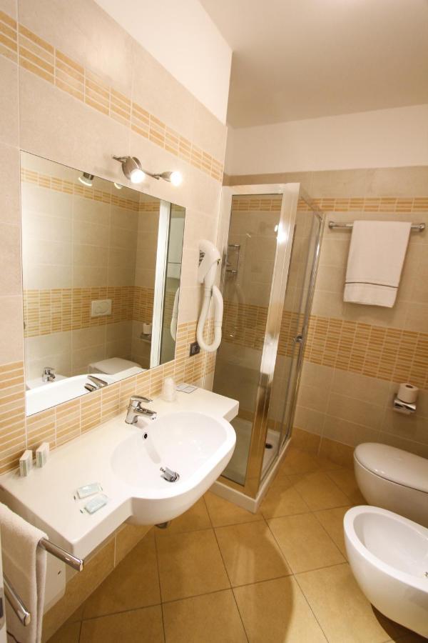 Thai Orchidee Restaurant&Rooms Garda  Ngoại thất bức ảnh