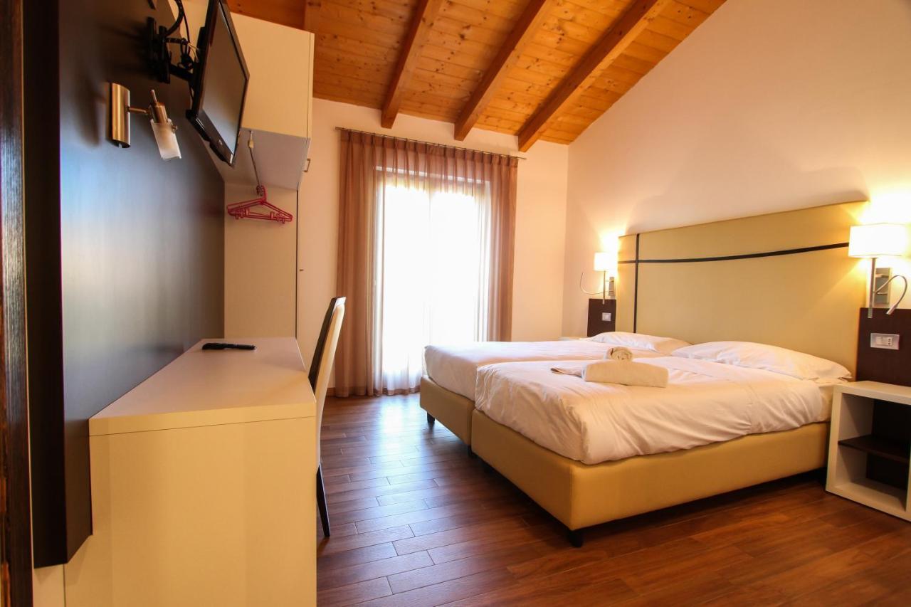 Thai Orchidee Restaurant&Rooms Garda  Ngoại thất bức ảnh